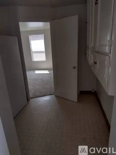 Main picture of 1127 W Maxwell Ave