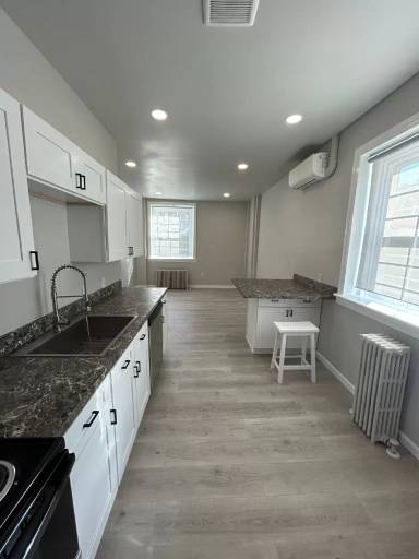 Main picture of 1 W Caroline Ave