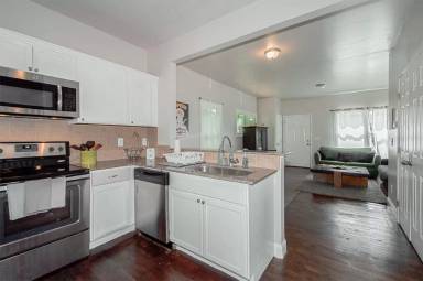 Main picture of 906 Greenwood Ave NE