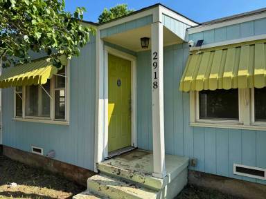 Main picture of 2918 Featherston Ave