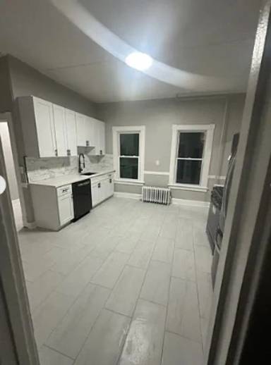 Main picture of 1068 Broad St