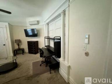 Main picture of 102 W Fulton St