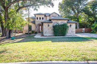 Main picture of 1020 Woodland Bend Cir