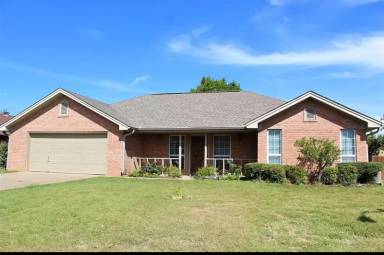 Main picture of 635 Maplewood Dr