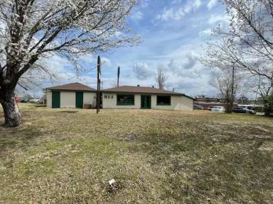 Main picture of 109 W University Pkwy