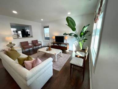 Main picture of 32 N Cameron St