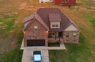 Main picture of 290 Stonegate Dr