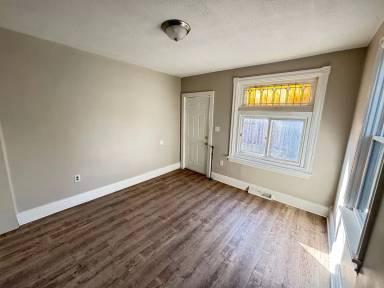 Main picture of 815 N Silk St