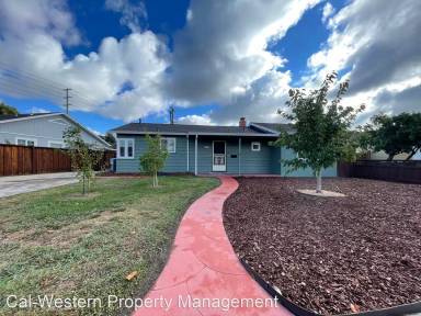 Main picture of 1285 Chapel Dr