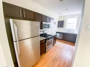Main picture of 4130 W Addison St