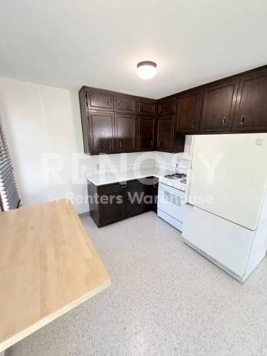 Main picture of 320 Linden Ave W
