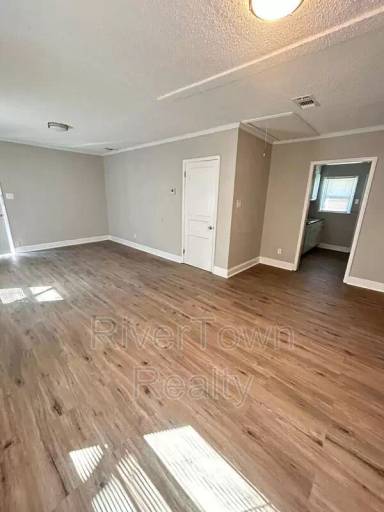 Main picture of 2142 Henry Ave