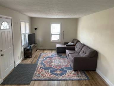 Main picture of 1011 S Main St