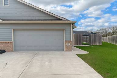 Main picture of 643 N Grandstone St