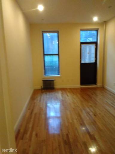 Main picture of 146 W 10th St