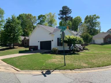 Main picture of 1 Summer Ridge Ct