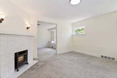 Main picture of 11910 Iowa Ave