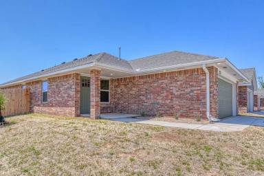 Main picture of 2722 Clifton Ter