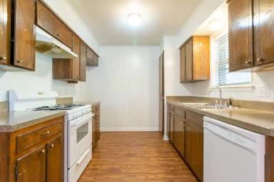 Main picture of 3503 Oriole Ln