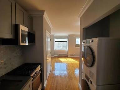 Main picture of 319 S 10th St
