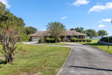 Main picture of 130 Leslie Dr