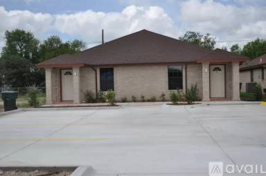 Main picture of 2120 W Barcelona Ave
