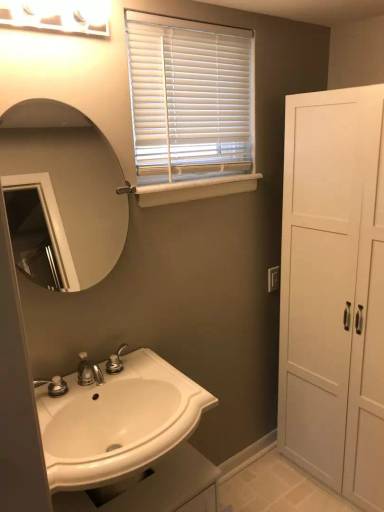 Main picture of 435 E Woodlawn Pl