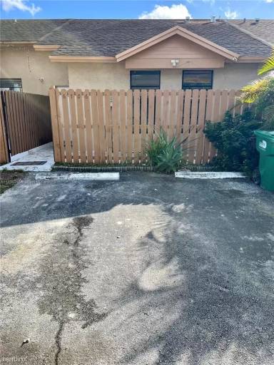 Main picture of 6704 NW 192nd Ter