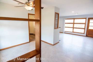 Main picture of 2110 W 5th St