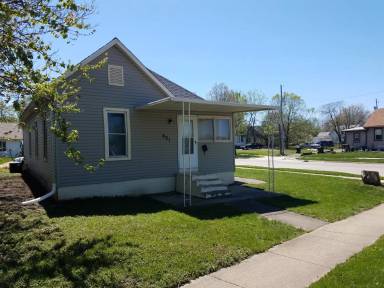 Main picture of 401 E Washington St
