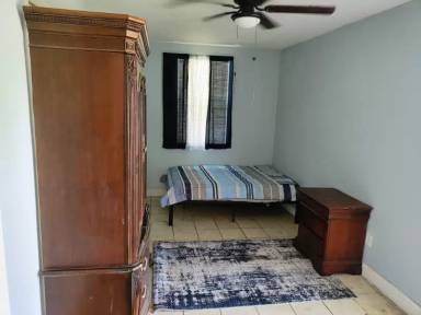 Main picture of 1113 E Oak St