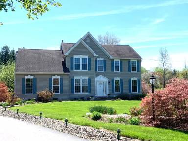 Main picture of 102 Springhill Dr
