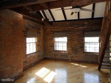 Main picture of 32 N Ferry St