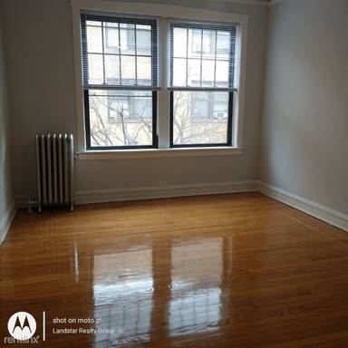Main picture of 1617 W Belmont Ave
