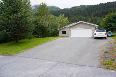 Main picture of 1705 Resurrection Blvd