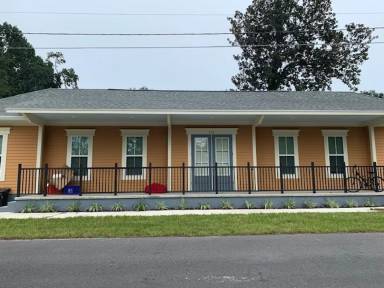 Main picture of 830 NW 7th Pl