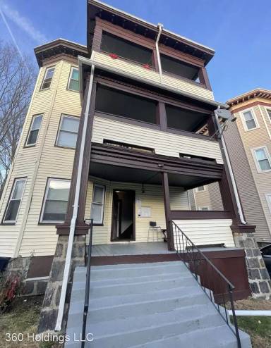 Main picture of 4 Hosmer St