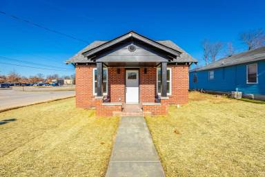 Main picture of 2301 E 17th St