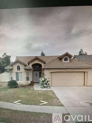 Main picture of 5527 N Ensanada Ave