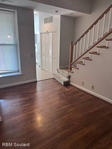 Main picture of 932 Russell Blvd
