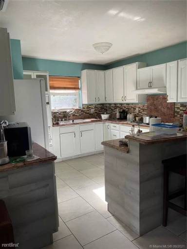 Main picture of 5801 SW 41st St