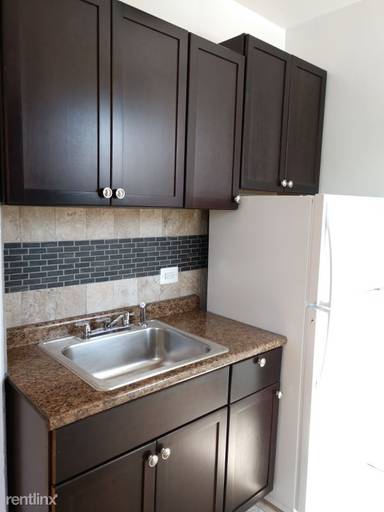 Main picture of 1367 W Estes Ave