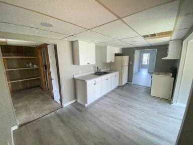 Main picture of 251 W 20th St