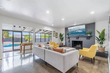 Main picture of 22349 Vanowen St