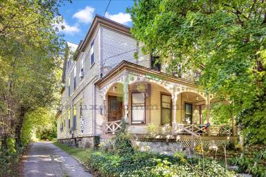 Main picture of 410 Eastern Ave SE