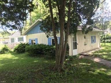 Main picture of 2520 N Clinton St