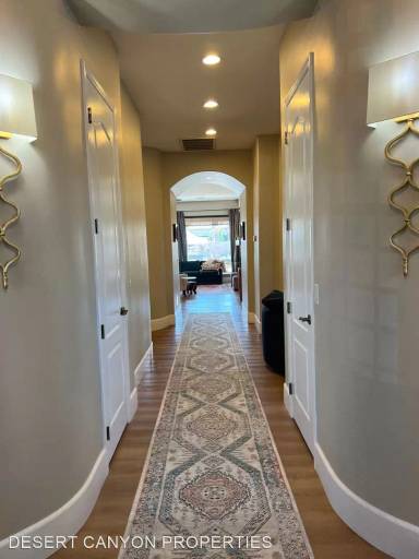 Main picture of 409 E Horseshoe Dr