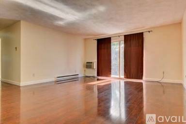 Main picture of 37 Fountain Ln