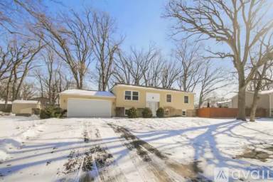 Main picture of 7939 Edgewood Ct