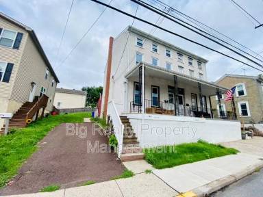 Main picture of 132 S Main St